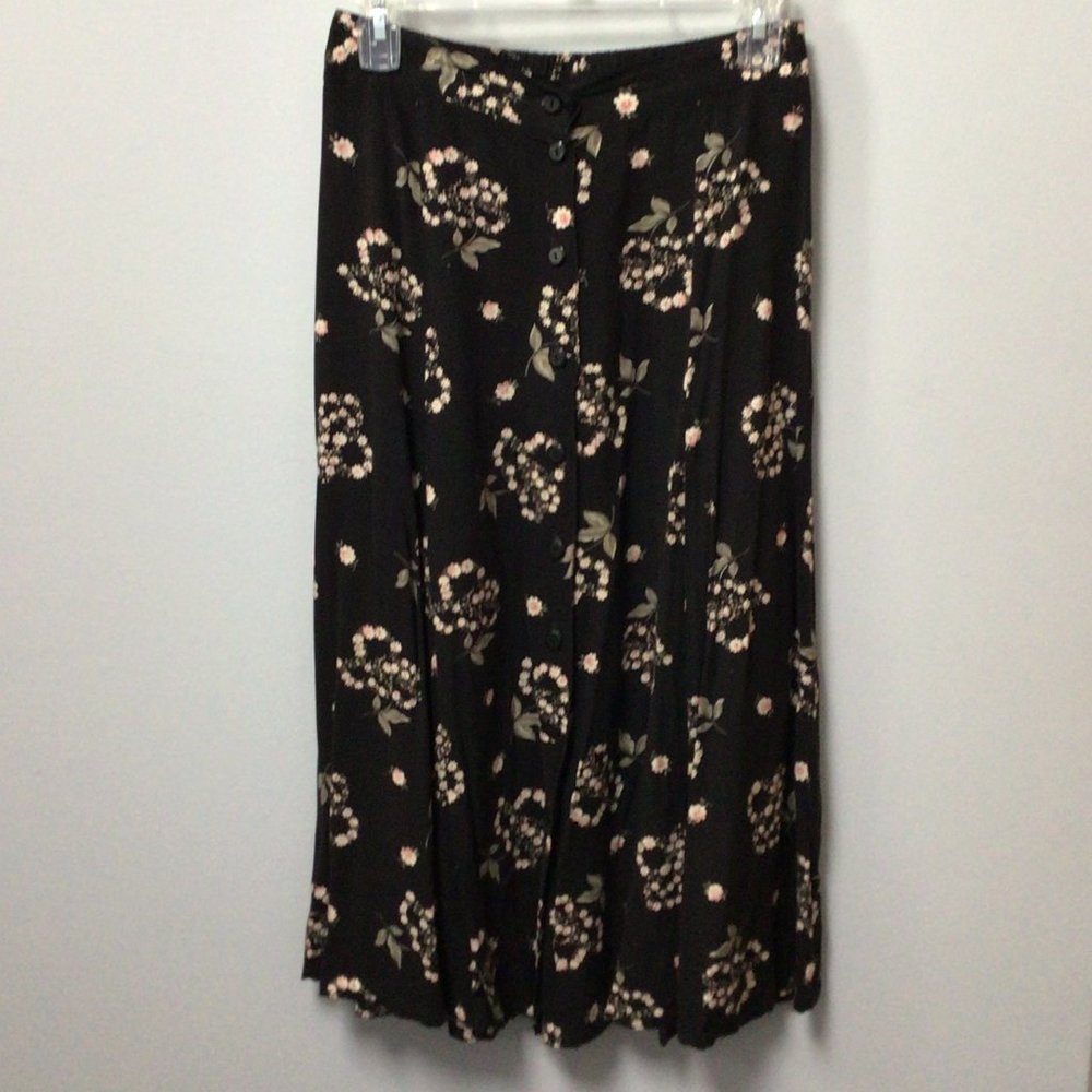 Sag Harbor - Black skirt with white and pink flowers and green foliage - Picture 9 of 12